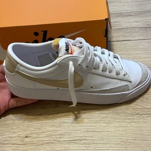 Nike Blazer Low Womens sz 9